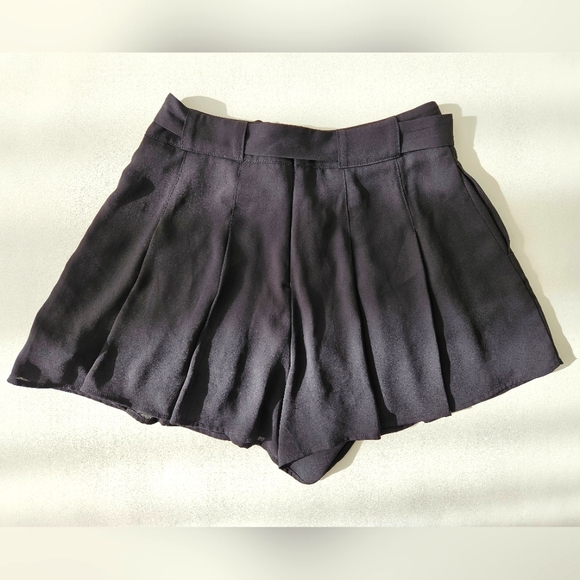 Aritzia Sunday Best Westley Shorts, Black, Size 00 - Picture 2 of 4